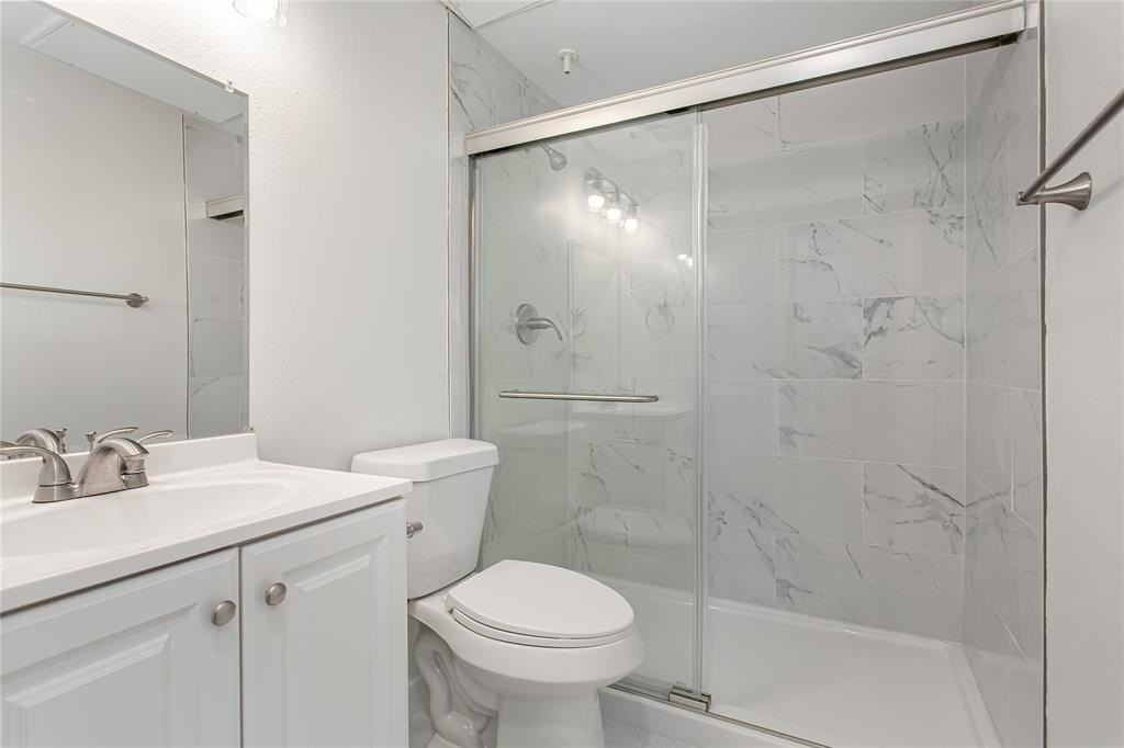 4713 Virginia Ave #E - Photo 5 of 32