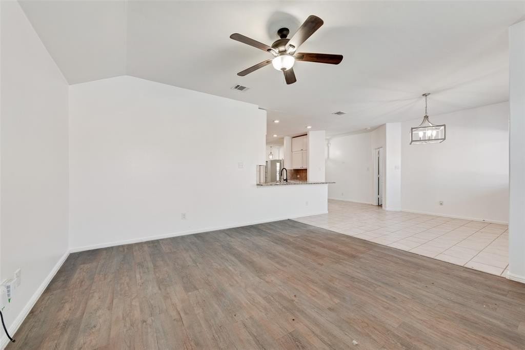 328 Foxhunter St - Photo 7 of 25