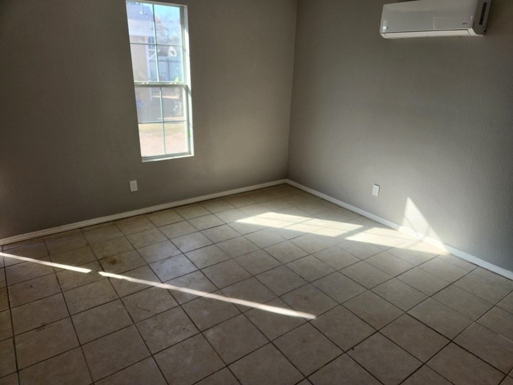 407 W Mable St Unit B - Photo 2 of 8