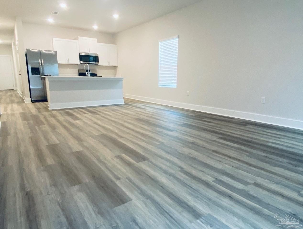 9896 Starling Dr - Photo 4 of 15