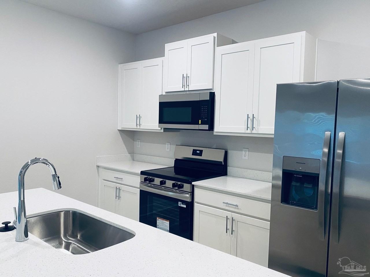 9908 Starling Dr - Photo 4 of 17