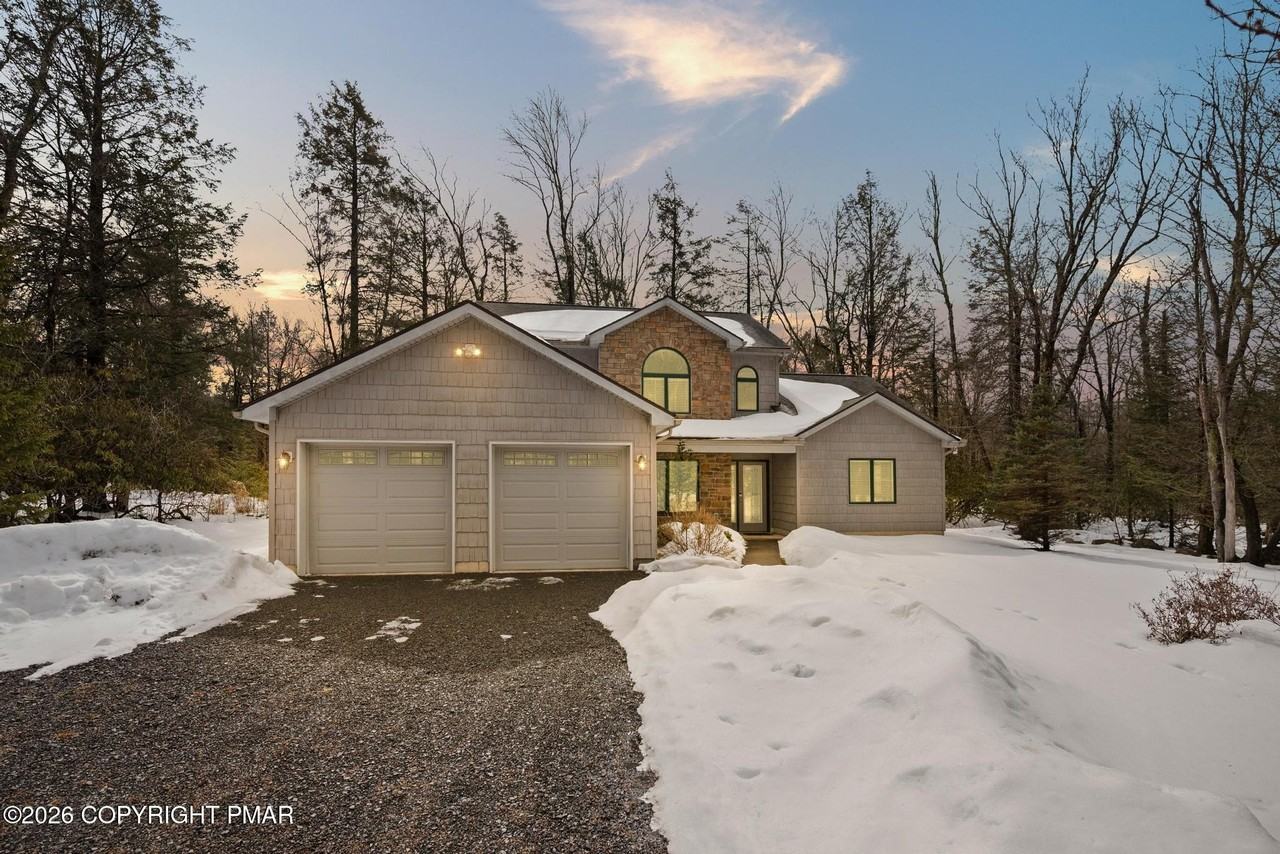 2236 Hillcrest Dr - Photo 4 of 45