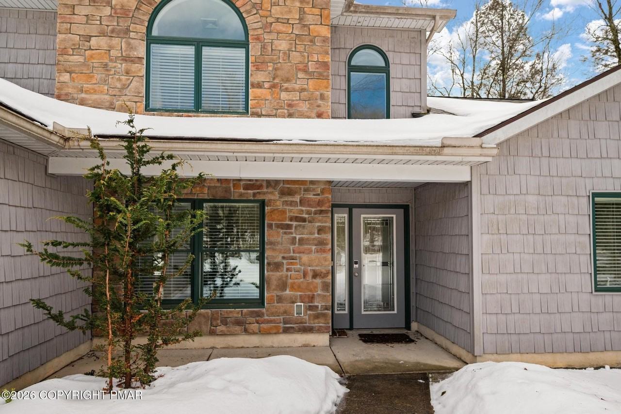 2236 Hillcrest Dr - Photo 7 of 45