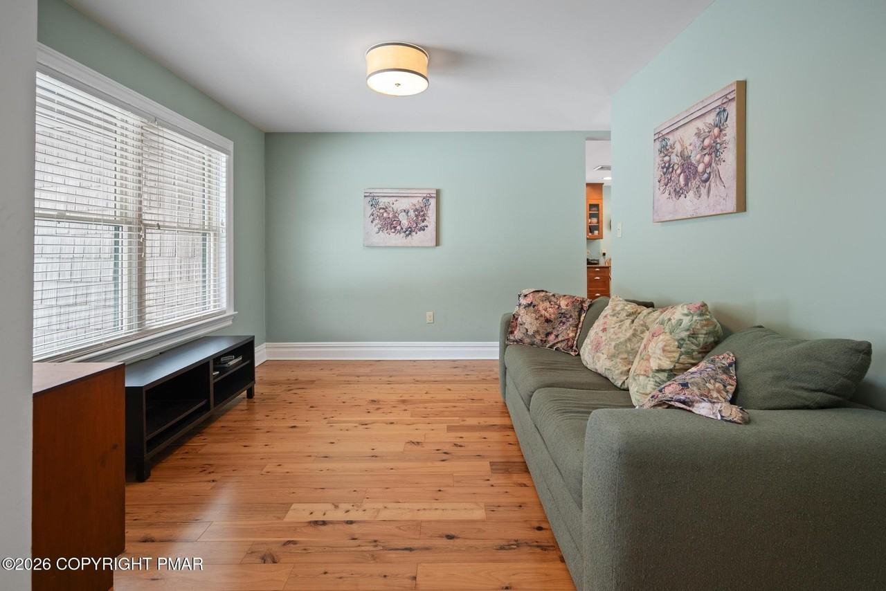 2236 Hillcrest Dr - Photo 6 of 41