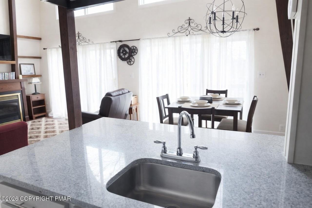 1635 Ridgeview Dr - Photo 5 of 16