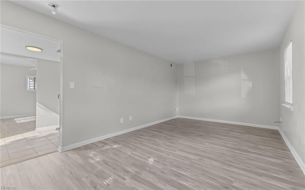 809 Hampstead Ct - Photo 2 of 20