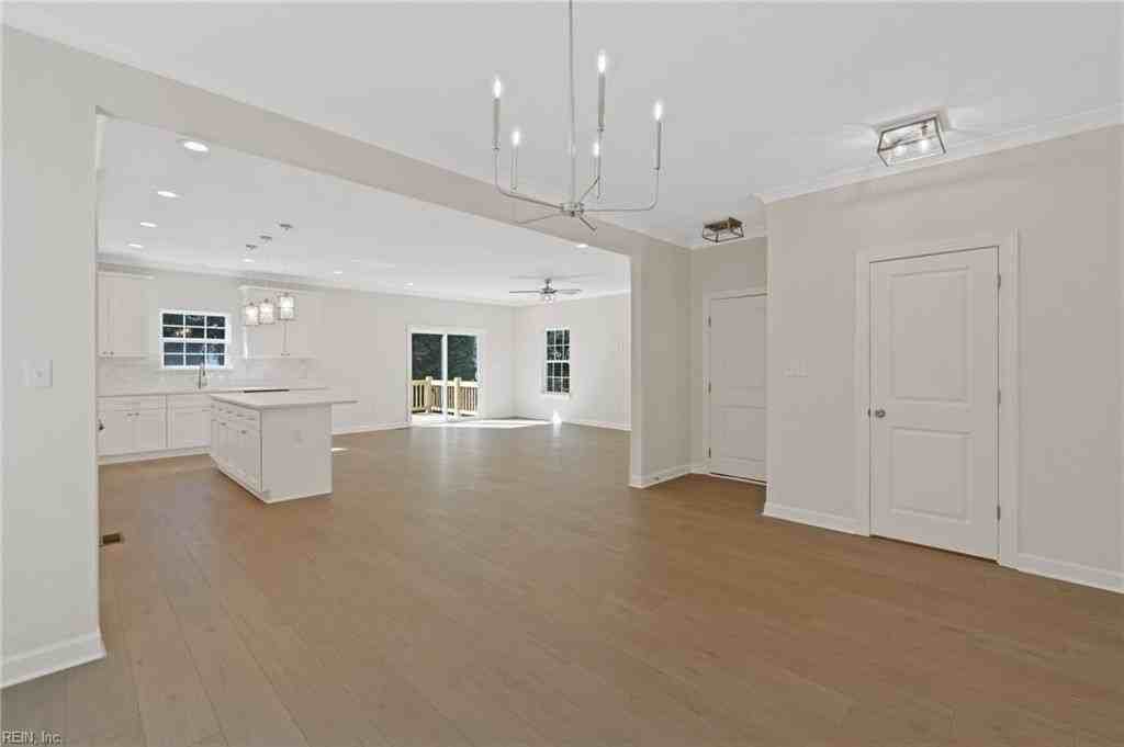 1623 Kingston Ave - Photo 4 of 37