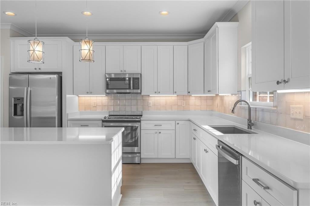 1623 Kingston Ave - Photo 6 of 37