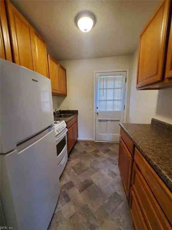 1710 Kingston Ave #3 - Photo 3 of 16