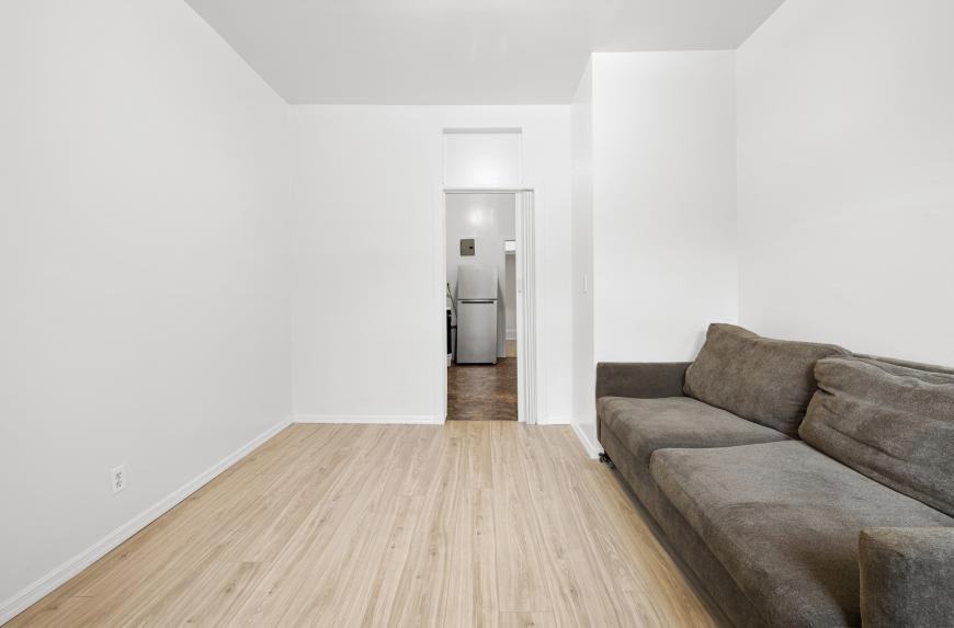 231 E 10th St - Photo 6 of 10