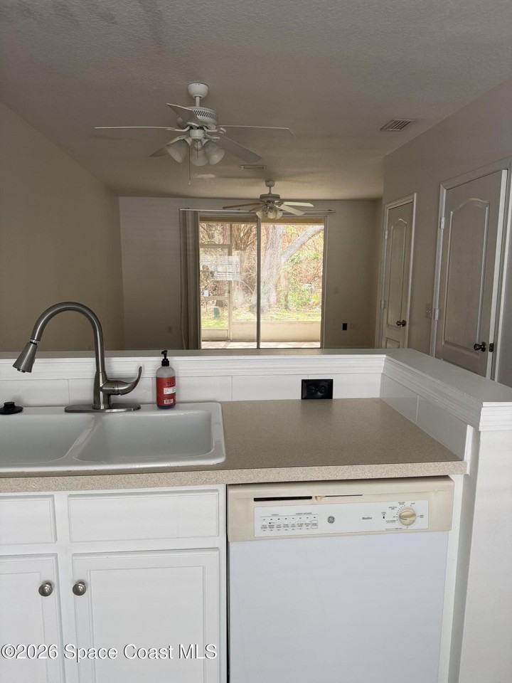 1361 Hampton Park Ln - Photo 4 of 22