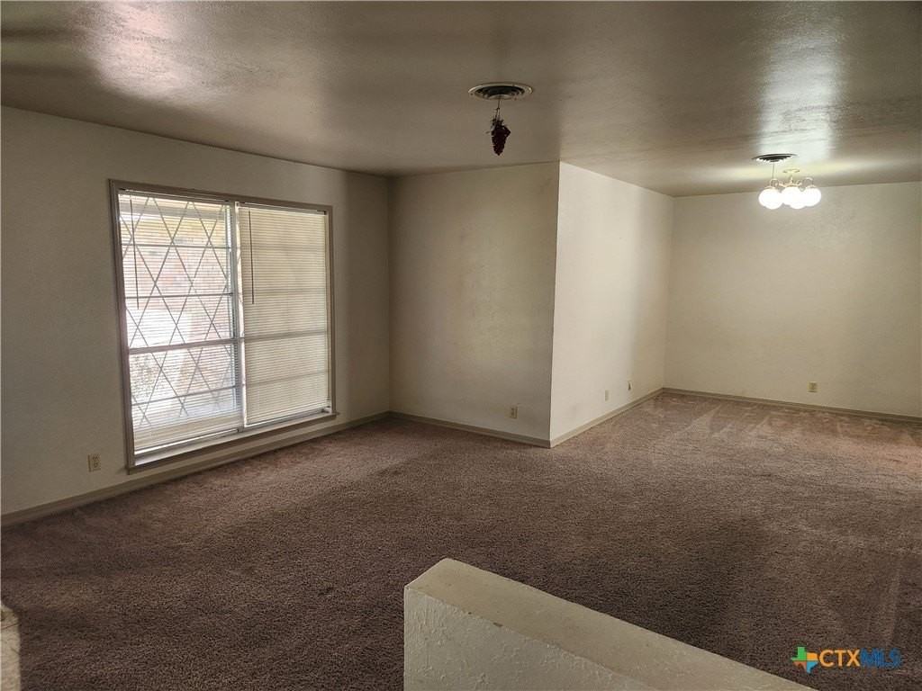 2909 Oakdale Dr - Photo 2 of 14