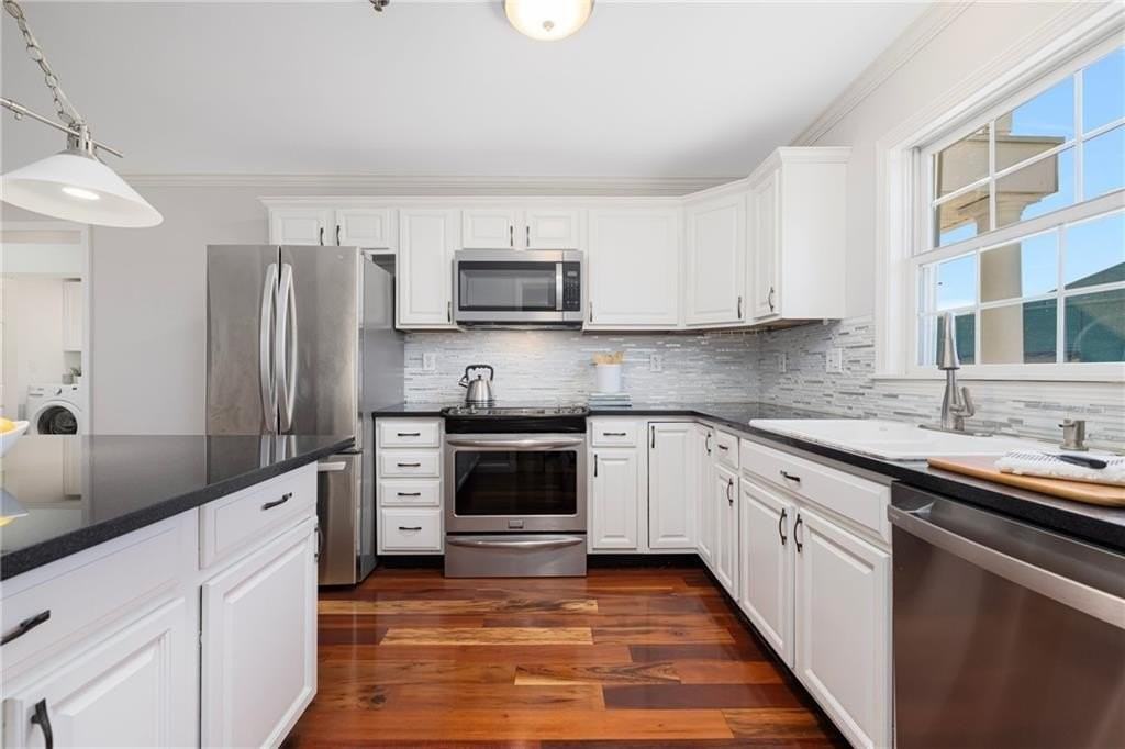 231 Maple Ave Apt 204 - Photo 4 of 38