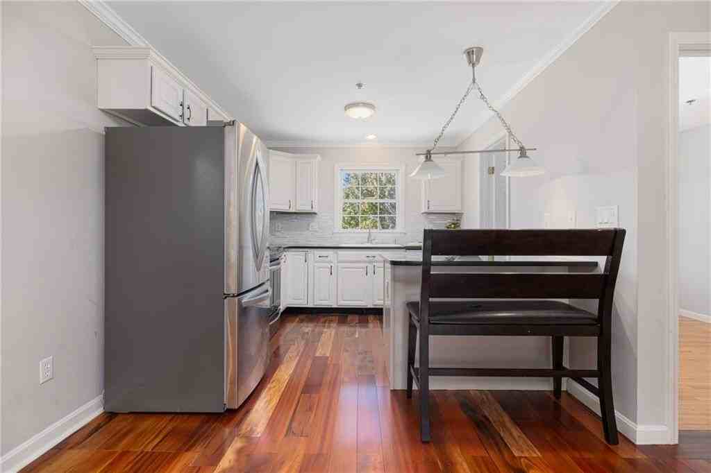 231 Maple Ave Apt 204 - Photo 6 of 38