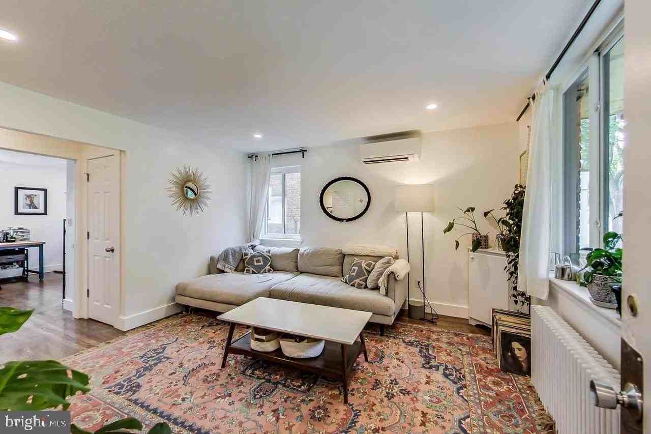 213 Hawaii Ave Ne Apt 1 - Photo 2 of 20