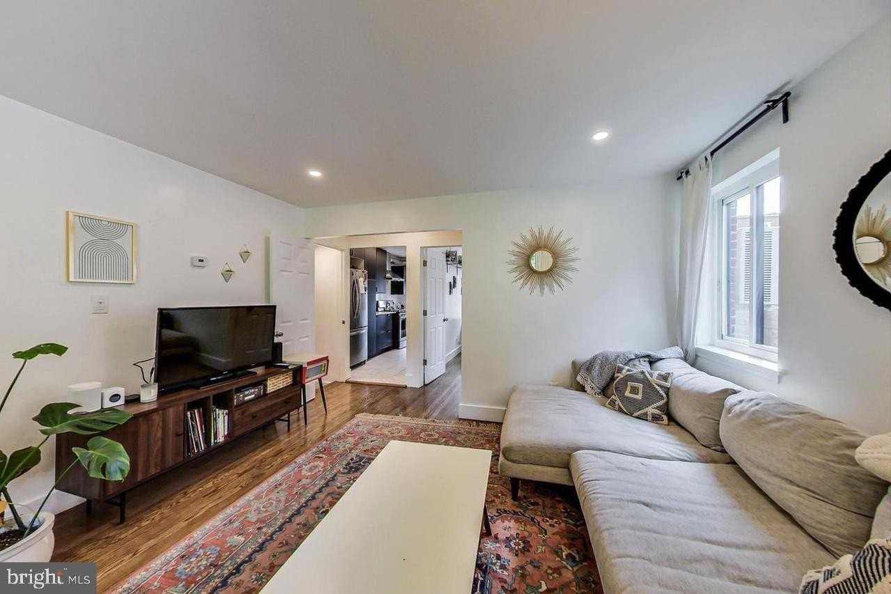 213 Hawaii Ave Ne Apt 1 - Photo 3 of 20