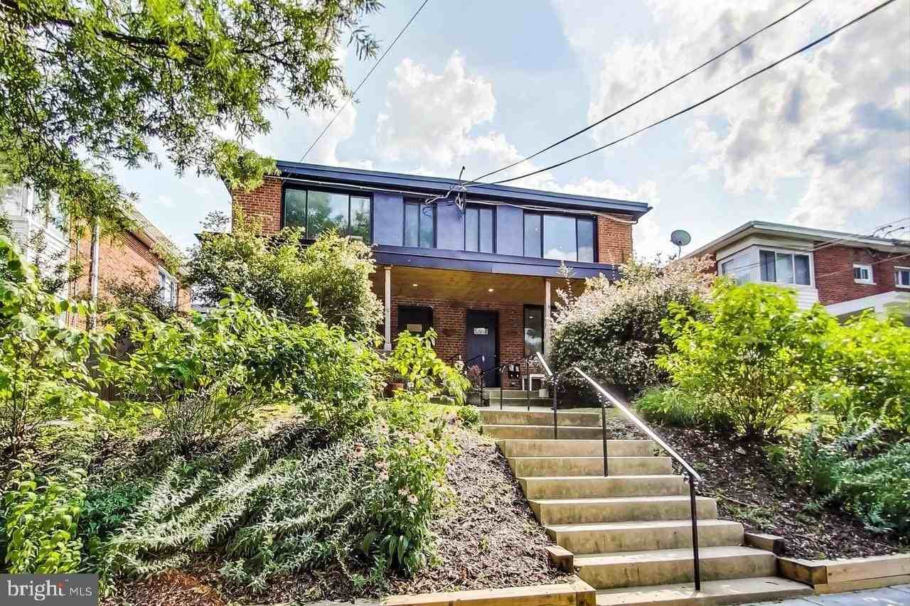 213 Hawaii Ave Ne Apt 1 - Photo 4 of 20