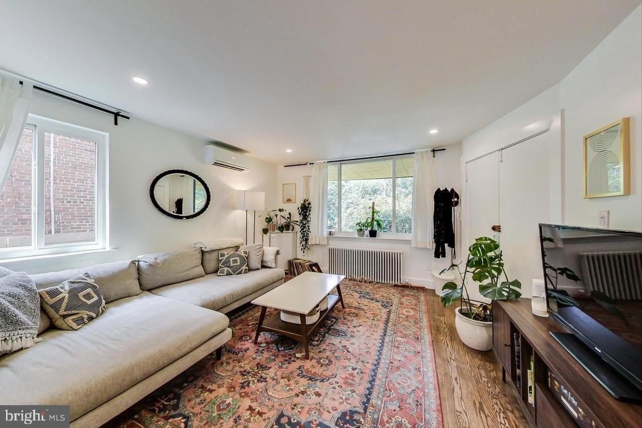 213 Hawaii Ave Ne Apt 1 - Photo 5 of 20