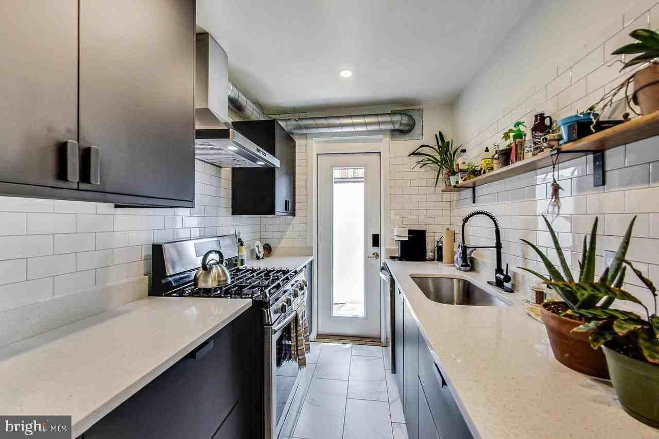 213 Hawaii Ave Ne Apt 1 - Photo 7 of 20