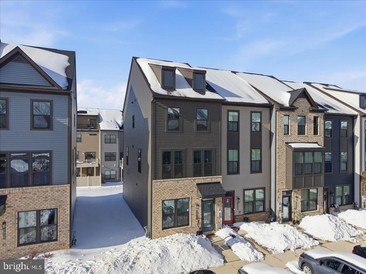 7810 Yona Ct - Photo 2 of 31