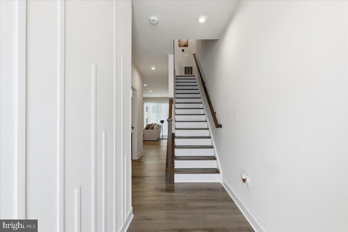 7810 Yona Ct - Photo 4 of 31