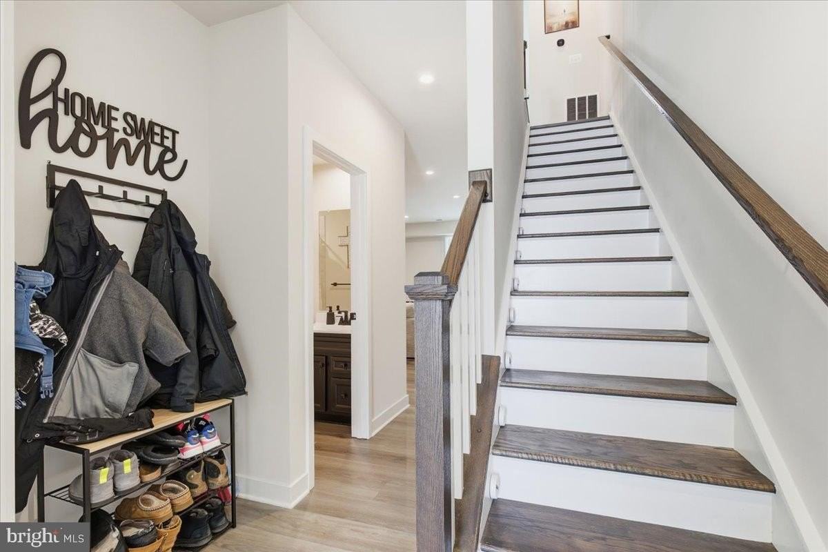 7810 Yona Ct - Photo 6 of 31