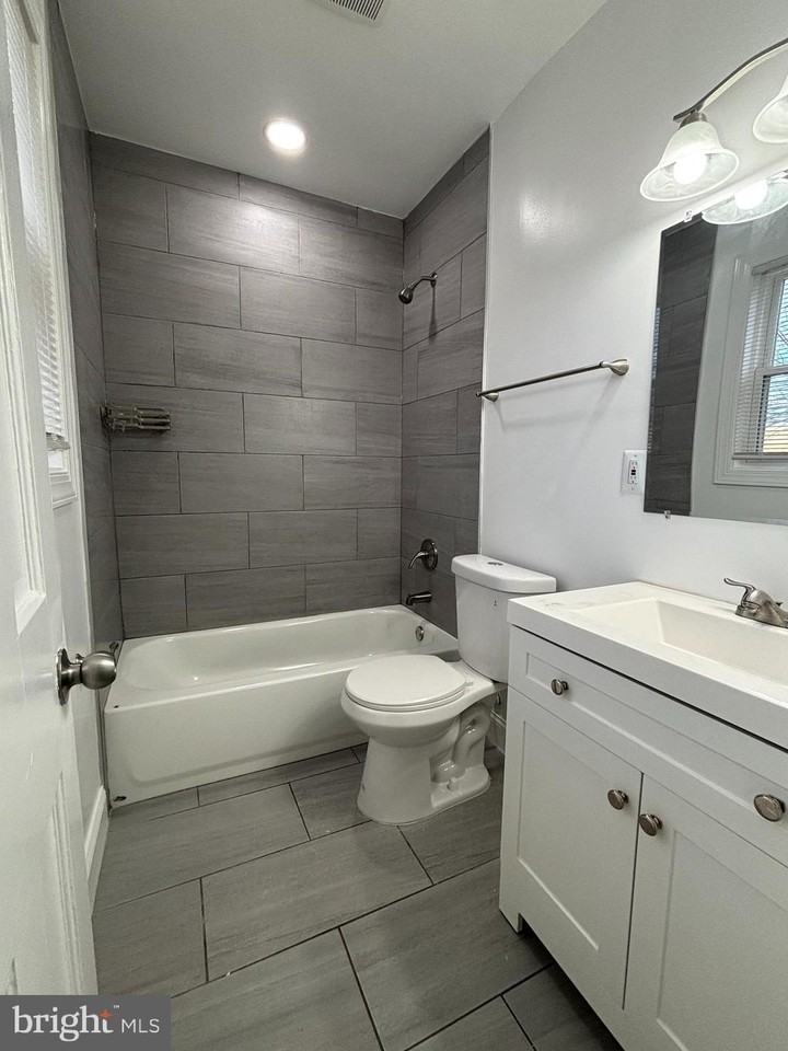 3758 Columbus Dr Unit 1 - Photo 5 of 9