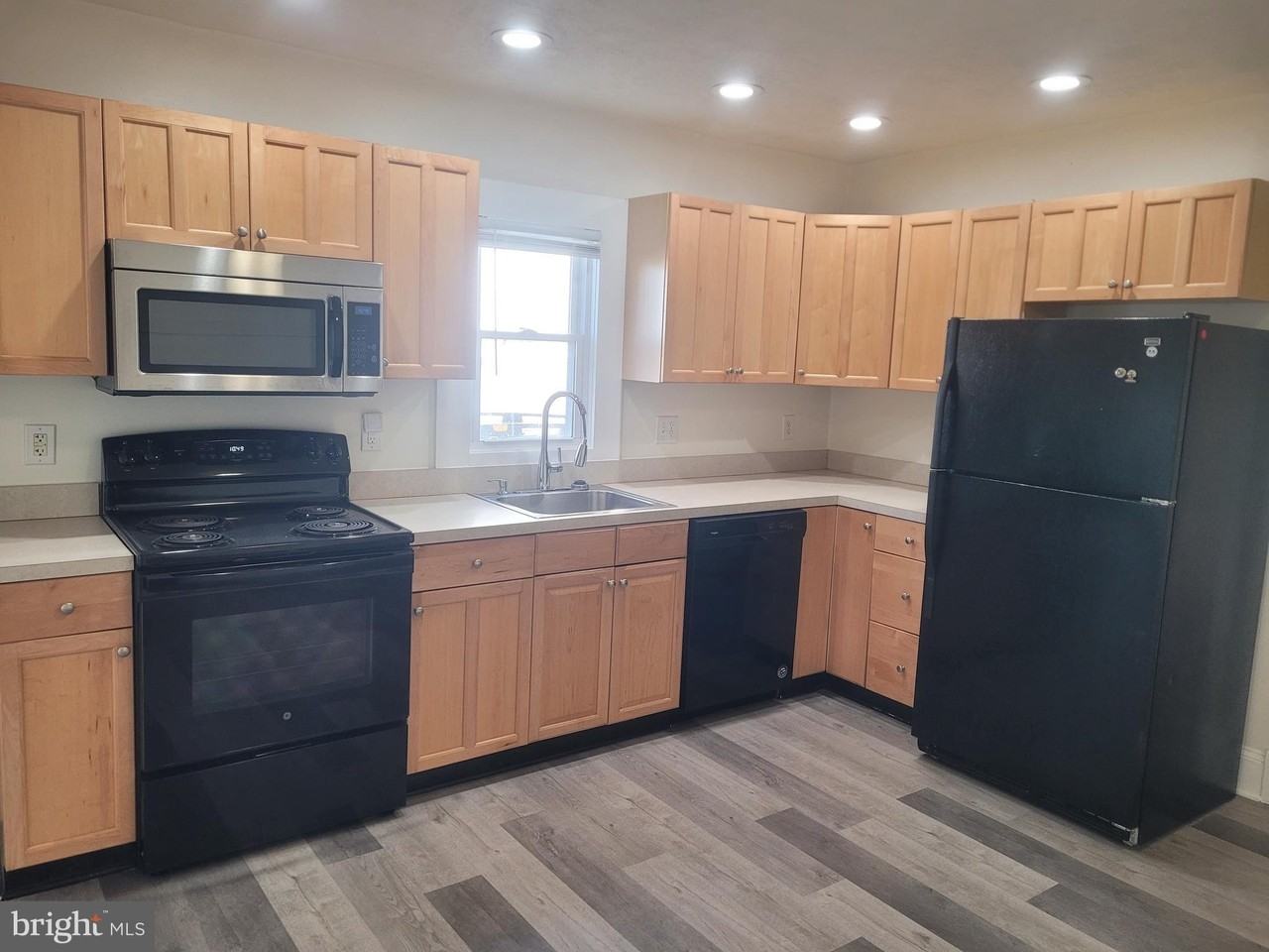 48 Webster St - Photo 2 of 25