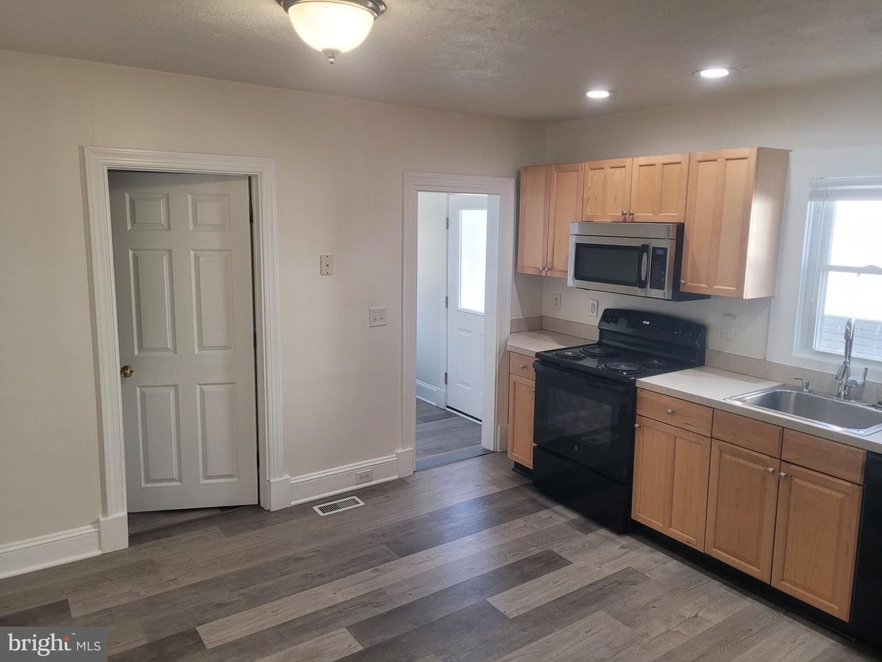 48 Webster St - Photo 6 of 25