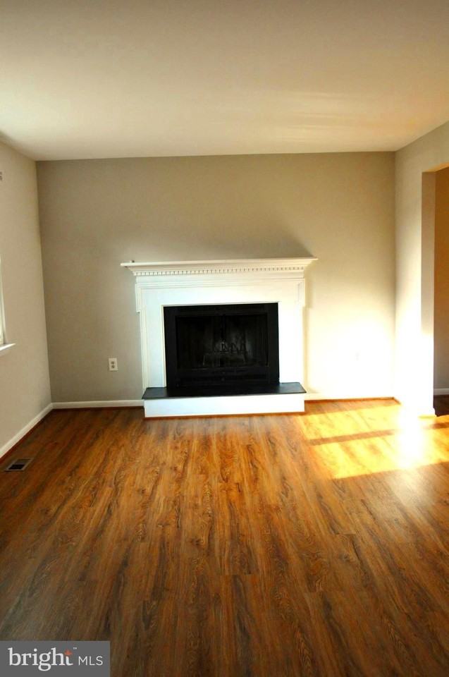 9705 Glen Ave - Photo 4 of 47