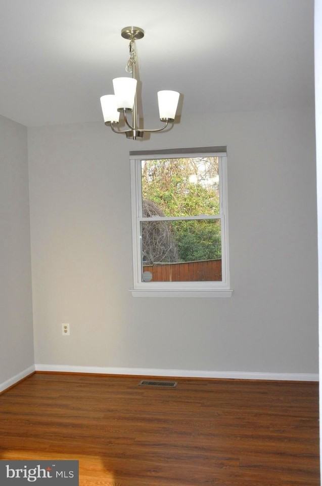 9705 Glen Ave - Photo 6 of 47