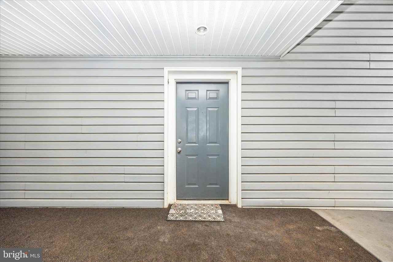 10001 Vanderbilt Cir Apt 4 - Photo 6 of 50