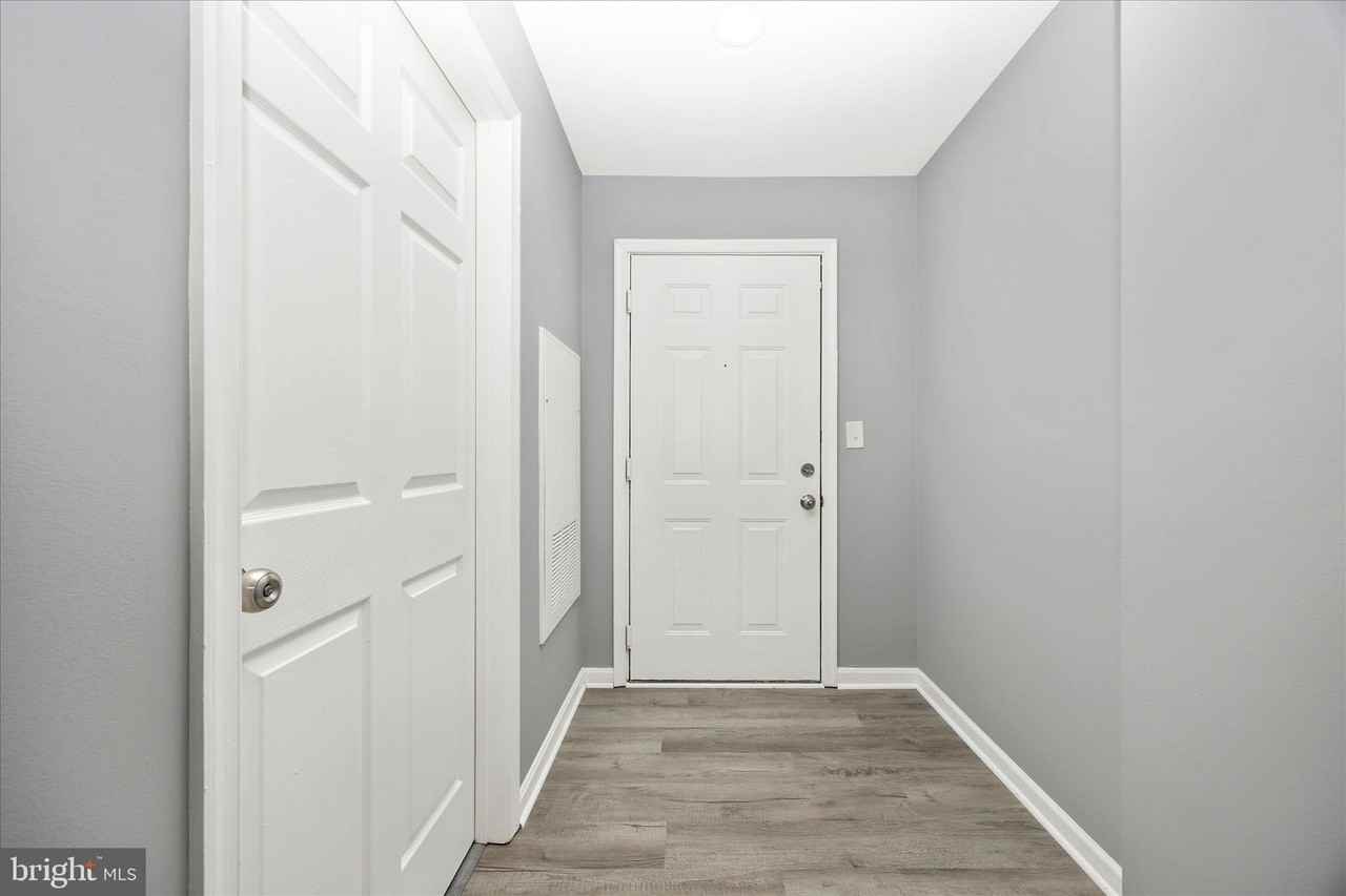 10001 Vanderbilt Cir Apt 4 - Photo 7 of 50