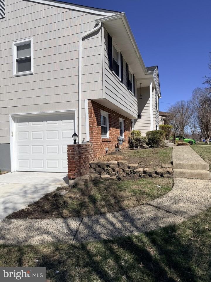 916 Edgemoor Rd - Photo 2 of 30