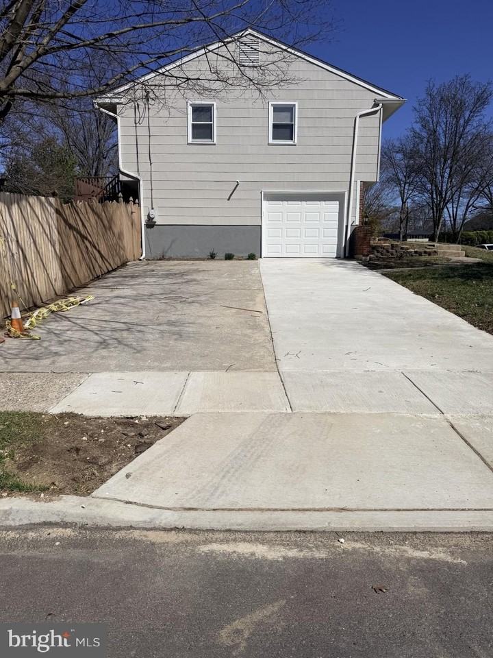 916 Edgemoor Rd - Photo 3 of 30