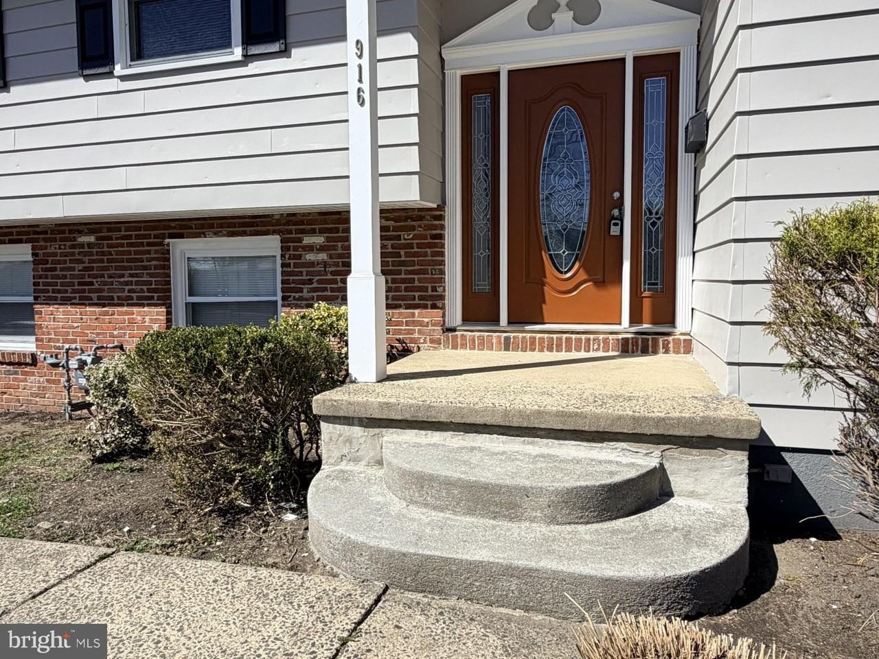 916 Edgemoor Rd - Photo 4 of 30