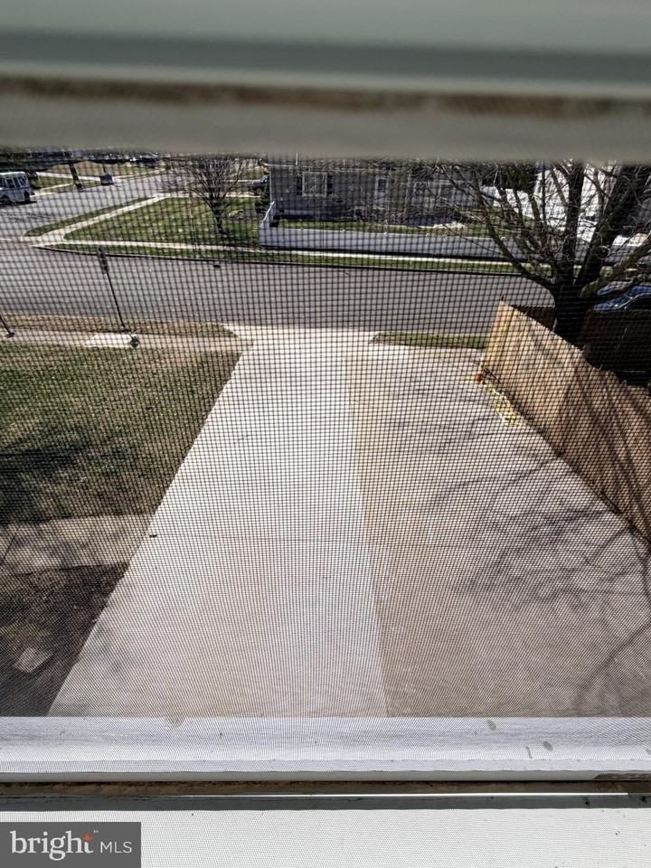 916 Edgemoor Rd - Photo 5 of 30