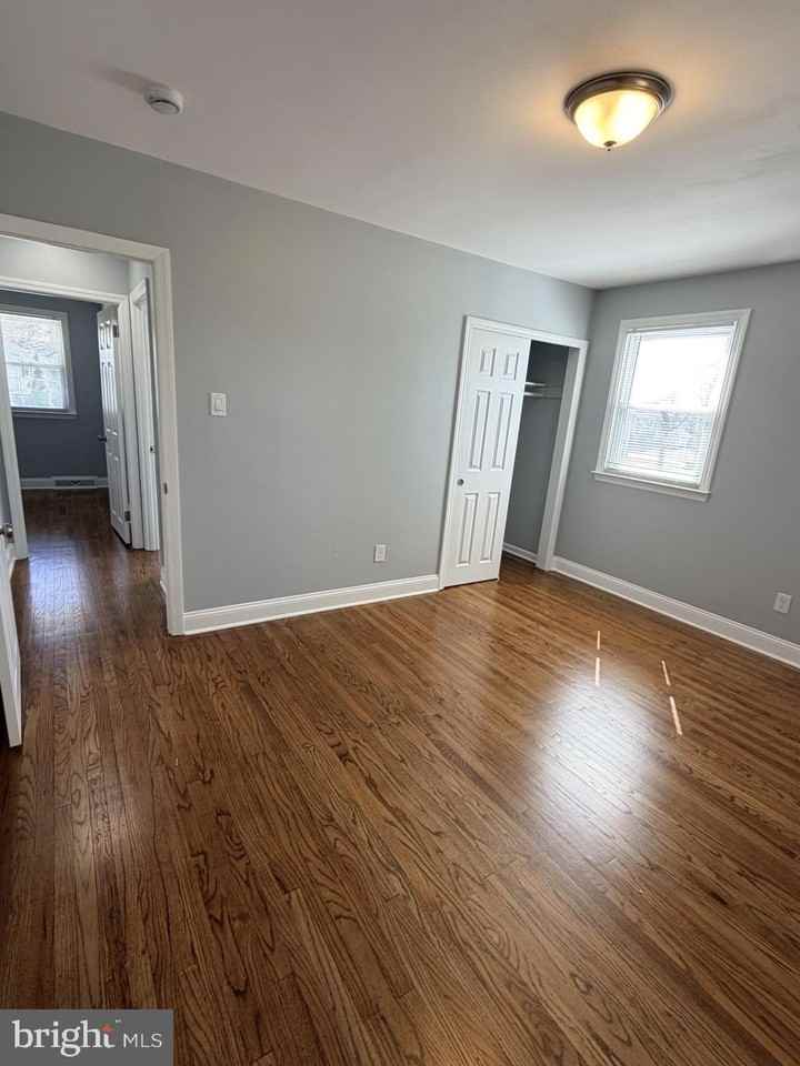 916 Edgemoor Rd - Photo 6 of 30