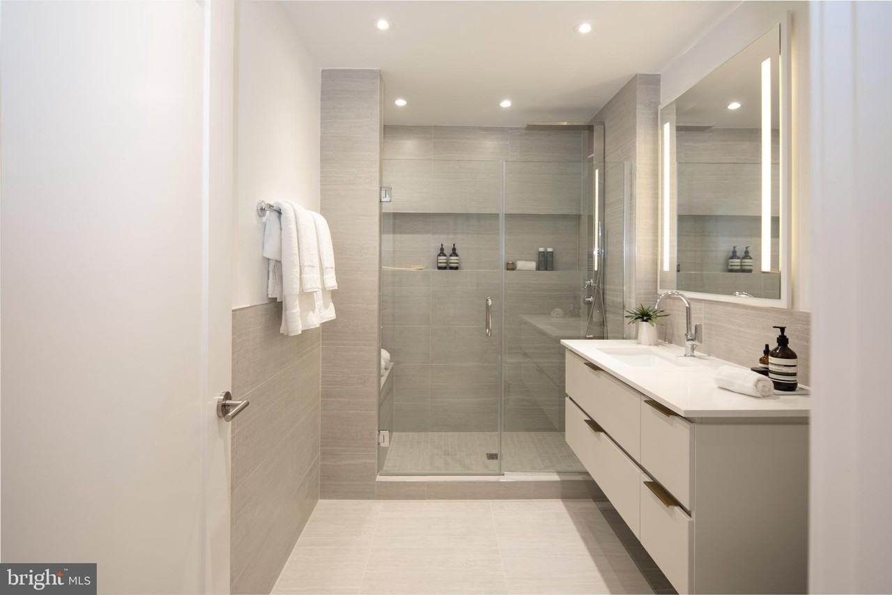 900 N 9th St Unit B - Photo 3 of 15