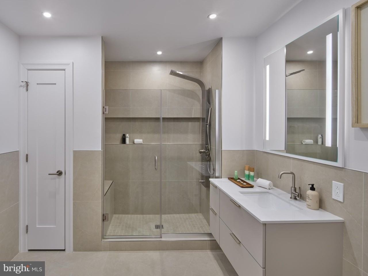 815 Poplar St Unit D - Photo 3 of 15