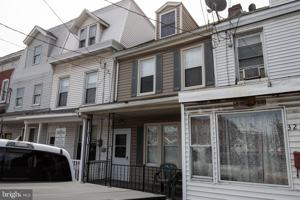 featured image of 321 N 3rd St