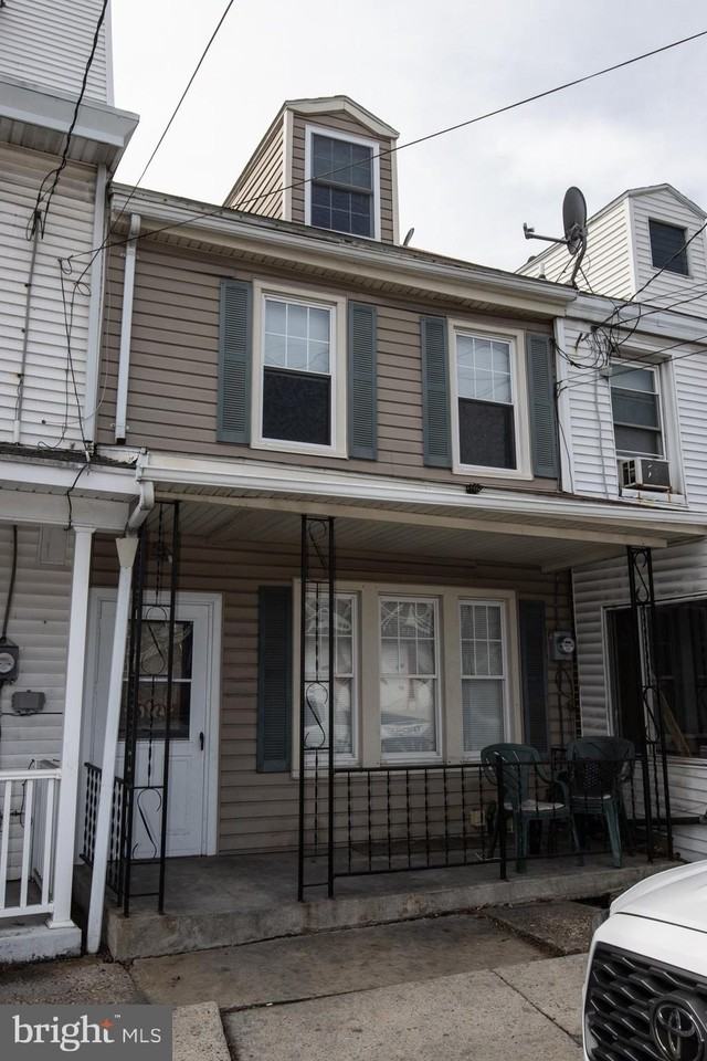 321 N 3rd St - Photo 4 of 40