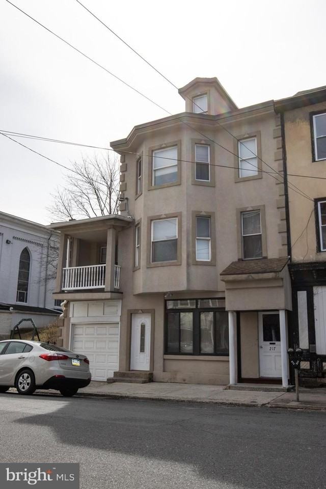 217 N 3rd St Unit A - Photo 3 of 19