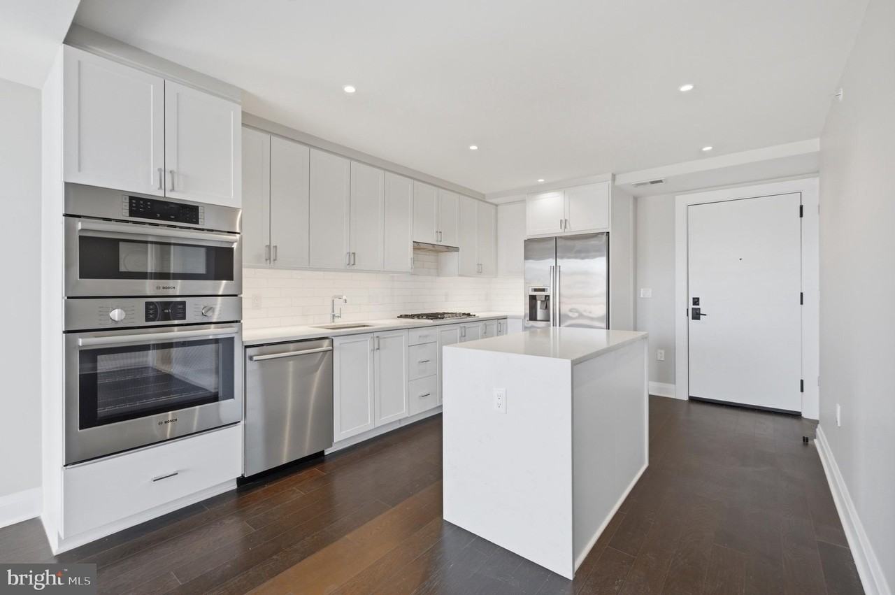 925 N Fairfax St Apt 806 - Photo 2 of 44