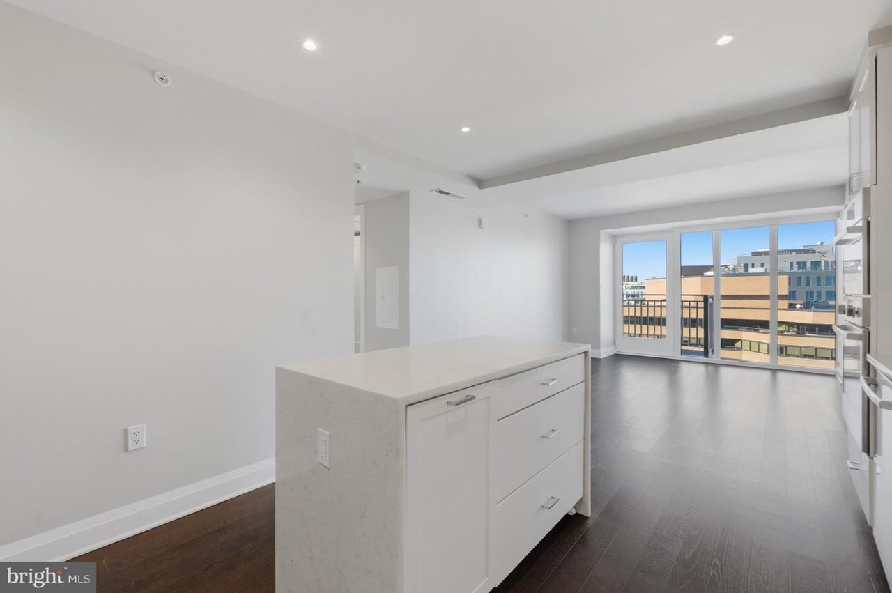 925 N Fairfax St Apt 806 - Photo 3 of 44