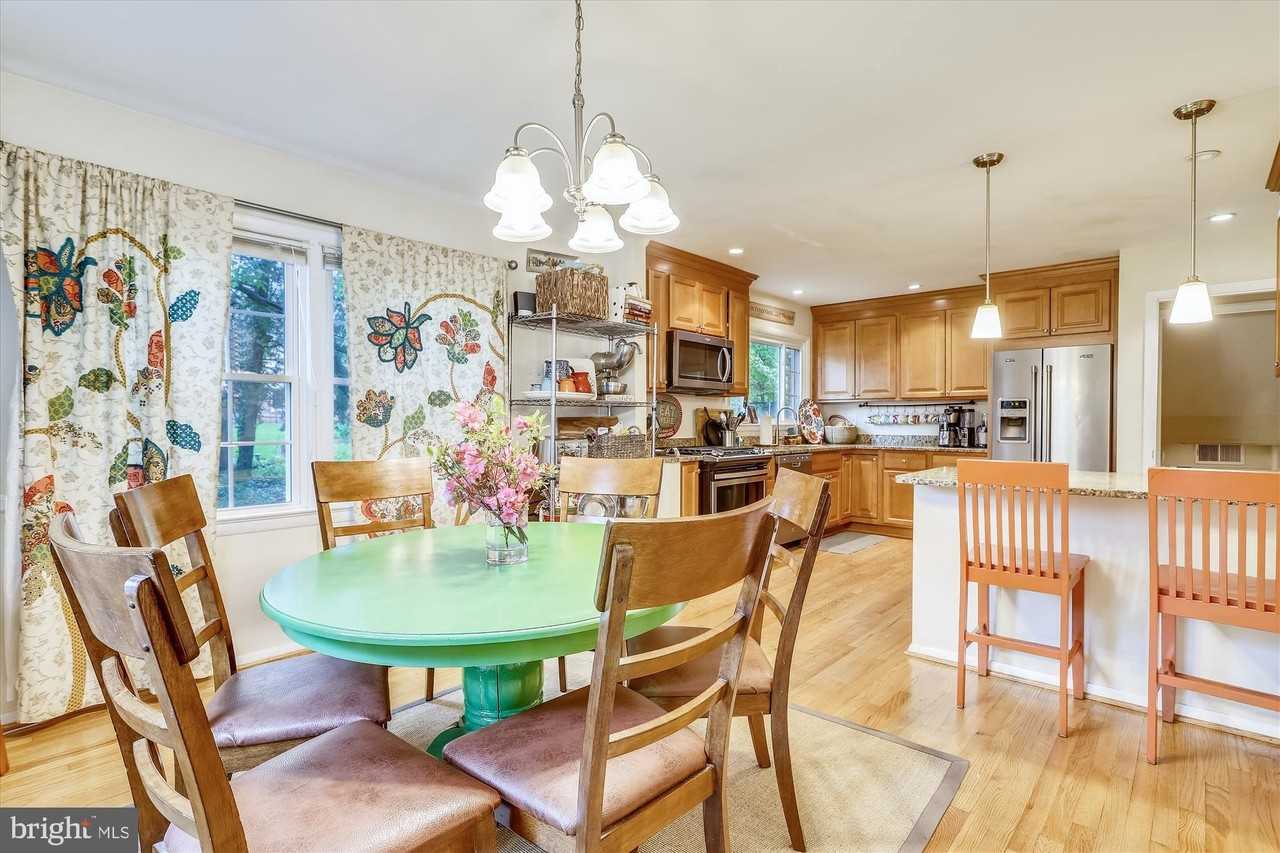 1048 Dalebrook Dr - Photo 5 of 31