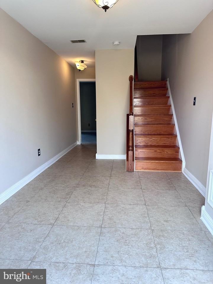 783 Vanderbilt Ter Se - Photo 3 of 21