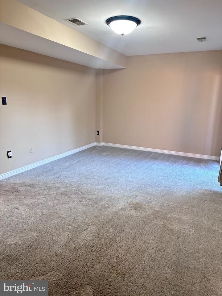 783 Vanderbilt Ter Se - Photo 5 of 21