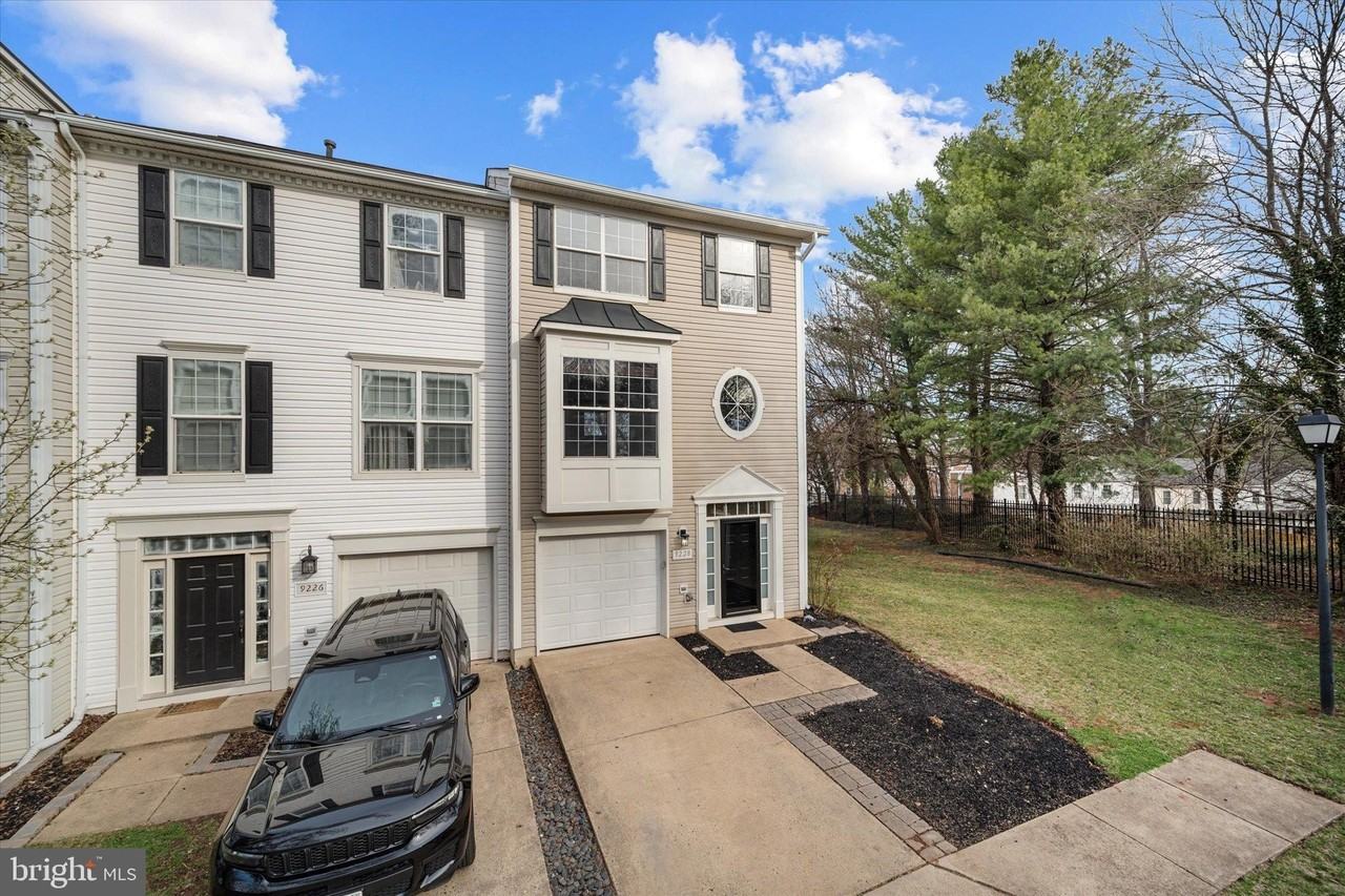 9228 Acer Ln - Photo 2 of 41