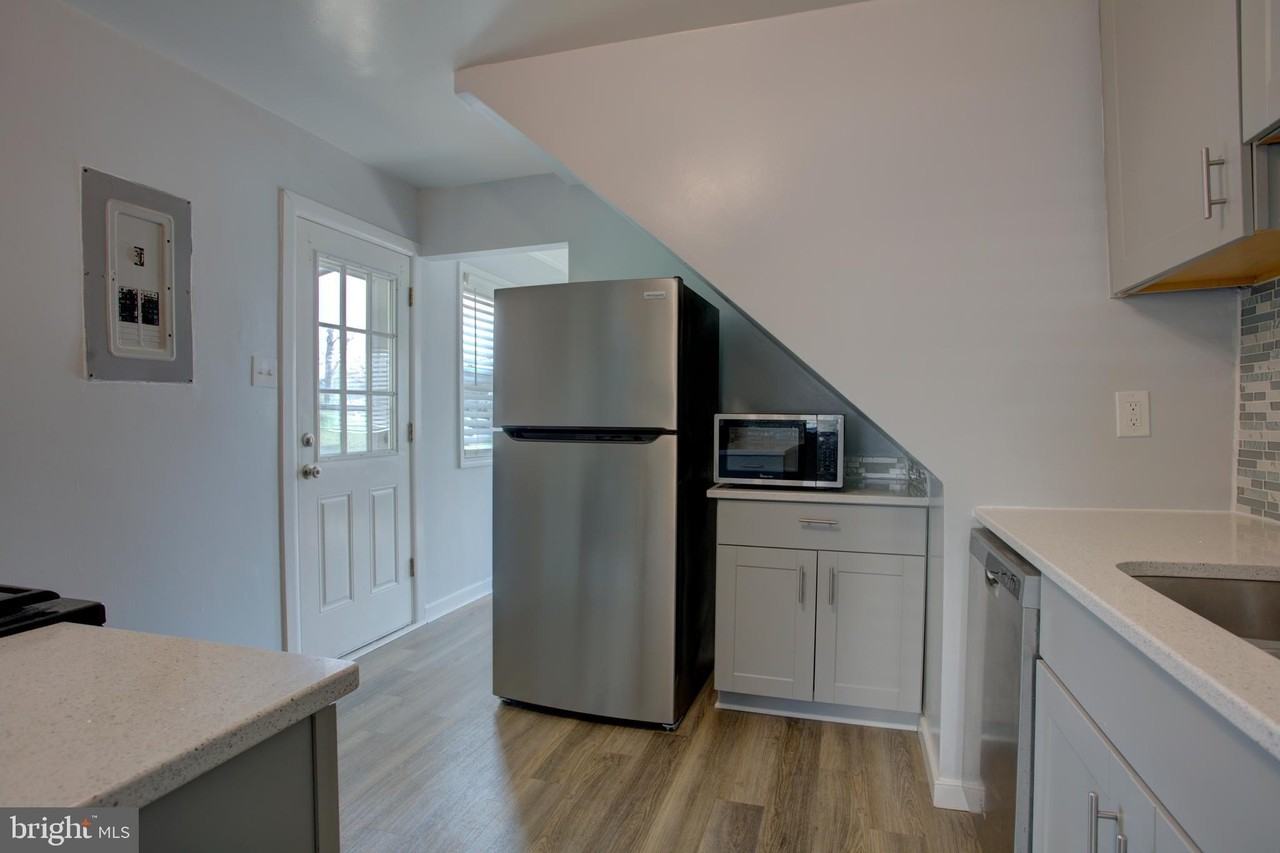 232 Cabbel Dr - Photo 4 of 27